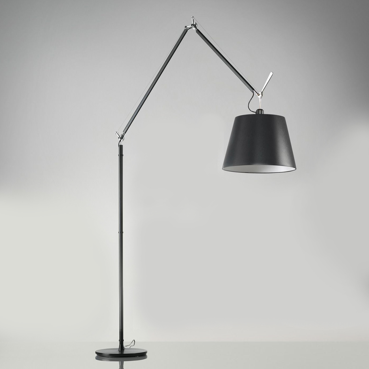 Artemide-Tolomeo-all-black-fonda-lampadari